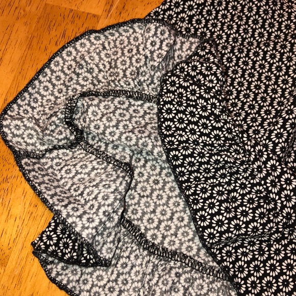 BRANDY MELVILLE - RUFFLE/PRINT TANK - Picture 6 of 6